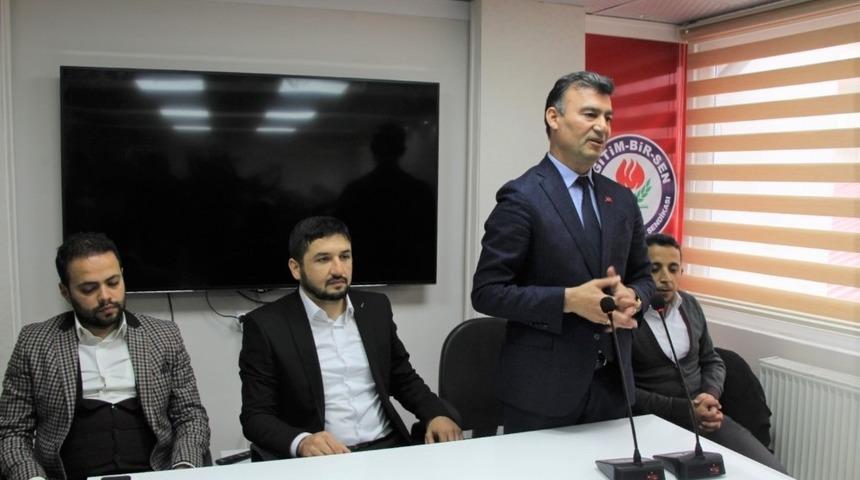 &Uuml;mmet Akın sivil toplum kuruluşlarını unutmadı