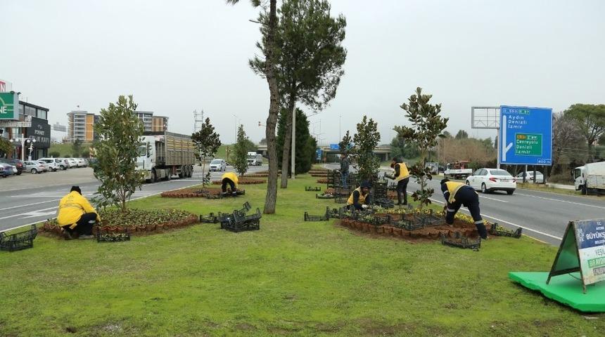 Aydın caddeleri d&ouml;rt mevsim rengarenk
