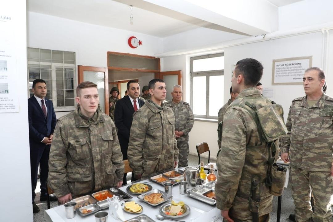 Vali T&uuml;rker &Ouml;ks&uuml;z, Hudut Karakolları&rsquo;nda