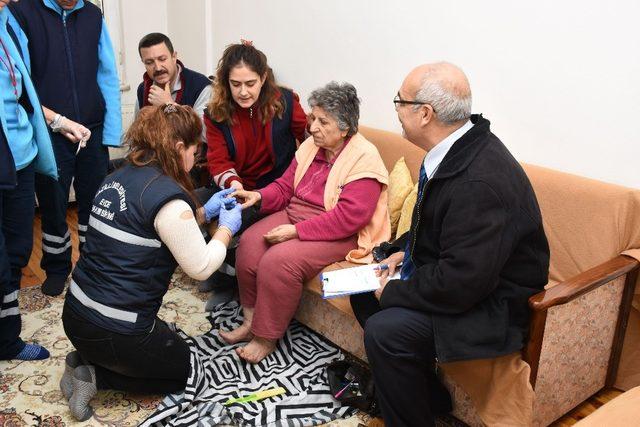 Nazilli Belediyesi 4 yılda 15 bin 240 kez evde bakım hizmeti verdi