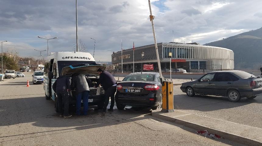 Trafik kazasında İl Sağlık M&uuml;d&uuml;r&uuml; yaralandı