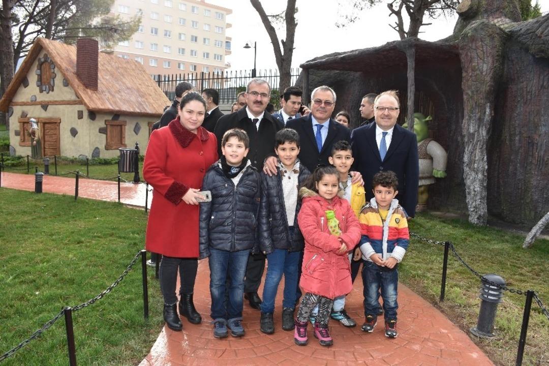 Afyon ve K&uuml;tahya valileri Şehzadeler Park&rsquo;ı gezdi