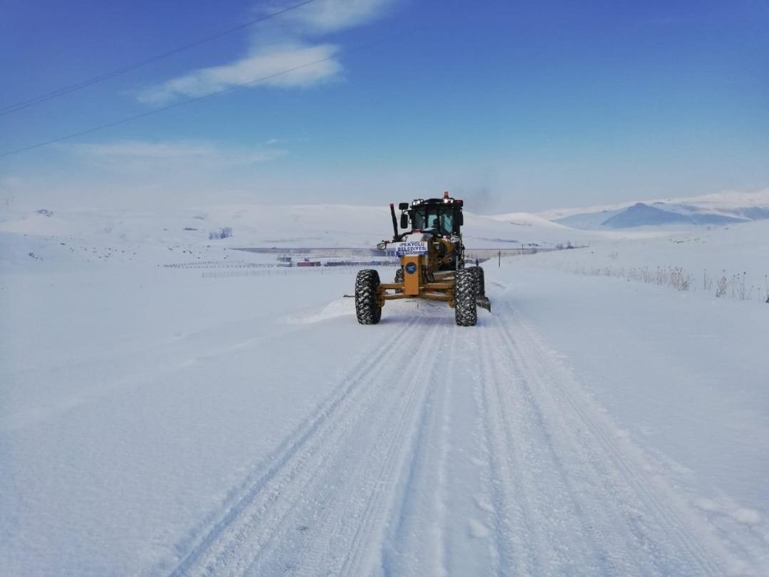 İpekyolu Belediyesinden karla m&uuml;cadele &ccedil;alışması