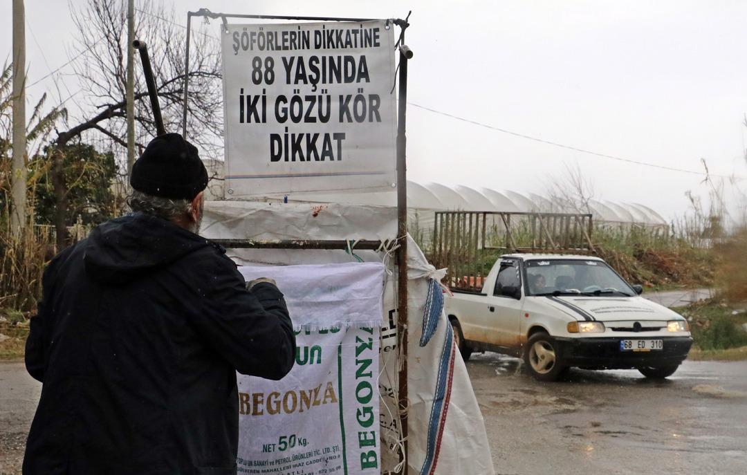 G&ouml;rmeyen g&ouml;zlerle 15 saat mesai yapıyor!