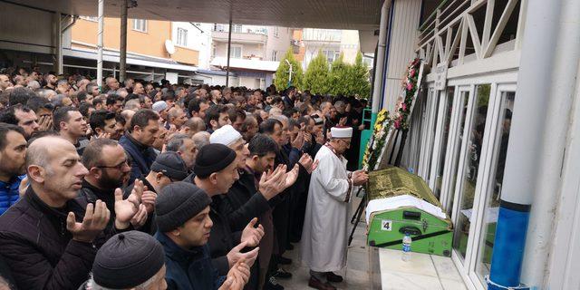 Yangın sırasında çatıdan düşerek ölen iş adamı toprağa verildi