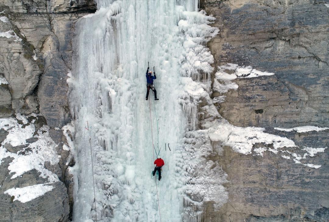 Buz Tırmanış Festivali'nde renkli g&ouml;r&uuml;nt&uuml;ler