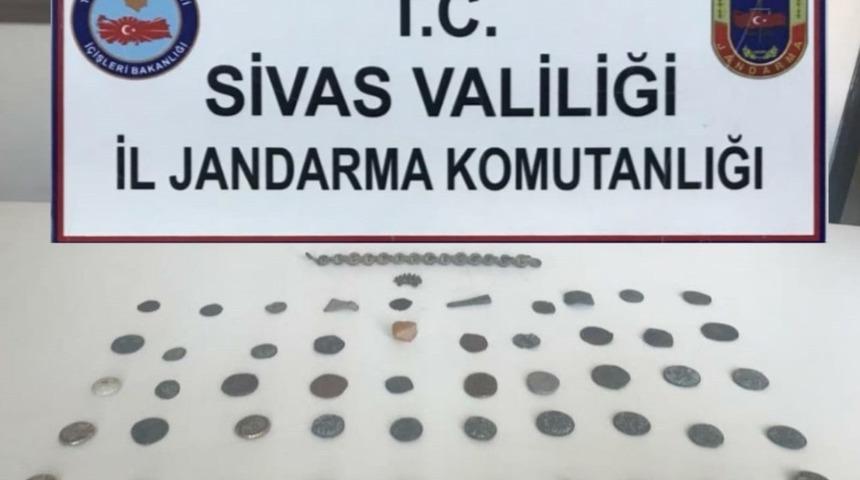 52 par&ccedil;a tarihi eser ele ge&ccedil;irildi