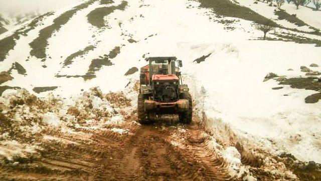 Sason’da 12 saatlik karla mücadelenin ardından hastalara ulaşıldı