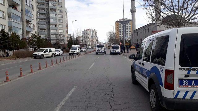 Taksi durağında bıçaklı kavga: 4 yaralı