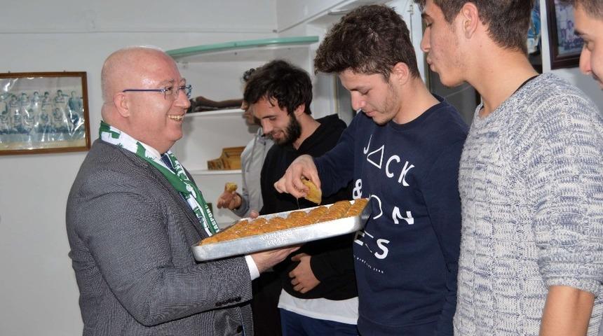 Başkan Gümüş, Muğlaspor’lu futbolcularla bir araya geldi