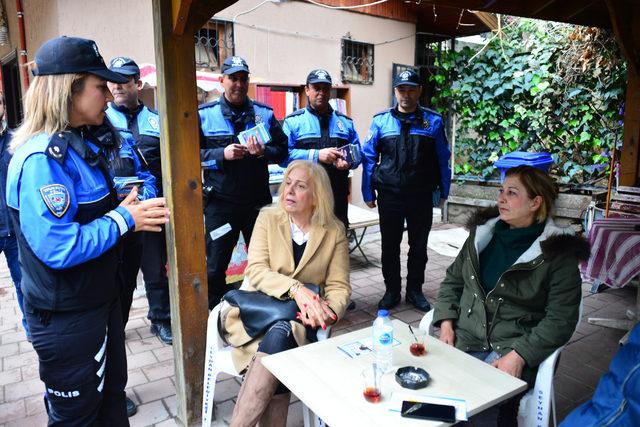 Adana polisinden sokakta 'mavi balina' uyarısı(2)