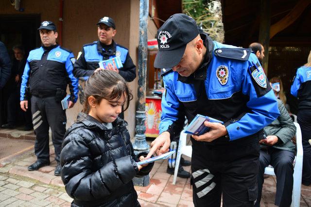 Adana polisinden sokakta 'mavi balina' uyarısı(2)