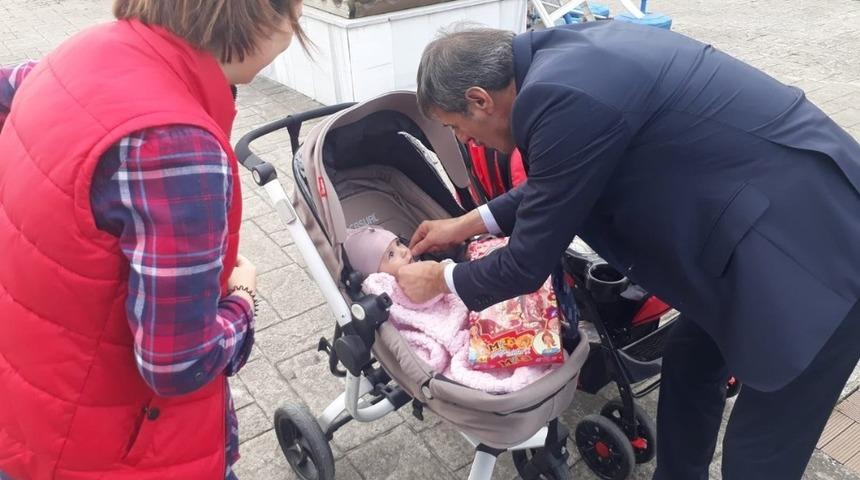 Başkan Alemdar, &ccedil;ocukların mutluluğuna ortak oldu