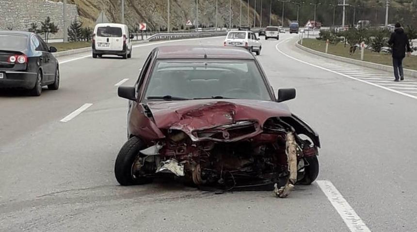 Samsun&rsquo;da otomobil aydınlatma direğine &ccedil;arptı: 1 yaralı