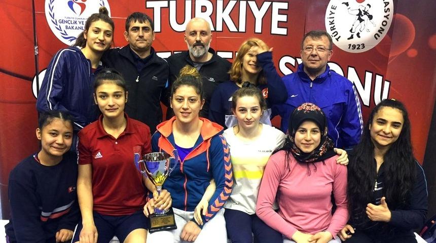 &Ccedil;orlulu kadın g&uuml;reş&ccedil;iler T&uuml;rkiye Şampiyonası&rsquo;nda boy g&ouml;sterecek