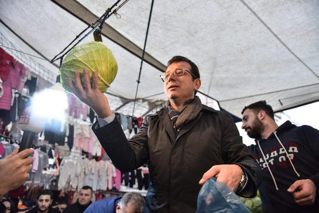 Ekrem İmamoğlu semt pazarında lahana sattı