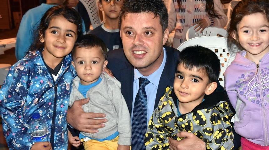 &Ccedil;orlu Belediye Başkanı Sarıkurt, "&Ccedil;ocuklarımızın g&uuml;l&uuml;şleri saklı kalmayacak"