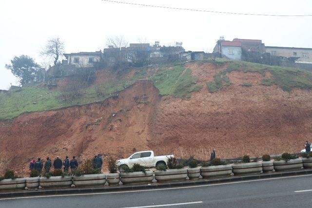 Göçük riski taşıyan 3 ev güvenlik nedeniyle boşaltıldı