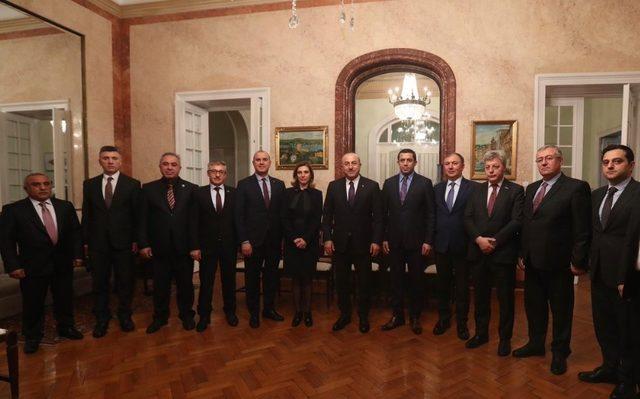 Dışişleri Bakanı Çavuşoğlu, Türk iş dünyası temsilcileri ile görüştü
