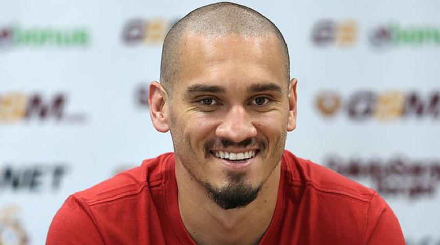 Galatasaray Maicon'un sözleşmesini askıya aldı