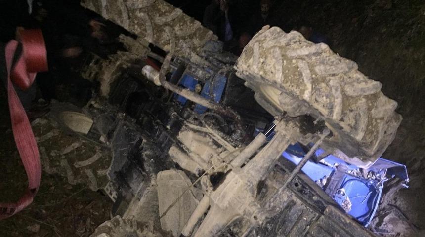 Trakt&ouml;rle şarampole yuvarlanan emekli başkomiser hayatını kaybetti