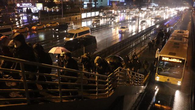 İstanbul güne yağmurla başladı