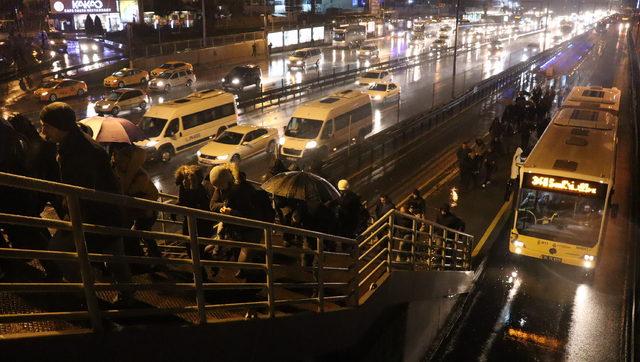 İstanbul güne yağmurla başladı