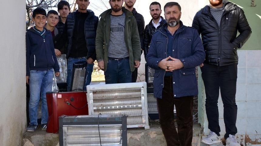 Dicle Elektrik&rsquo;in &ccedil;ağrısına uyan mahalleli elektrikle ısınmaktan vazge&ccedil;ti