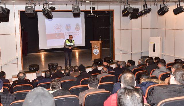 Ahlat’ta ‘Öncelik Hayatın, Öncelik Yayanın’ semineri