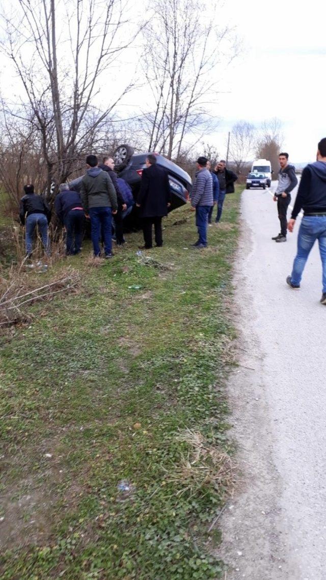 Takla atarak fındık bahçesine uçan otomobilin sürücüsü yaralandı