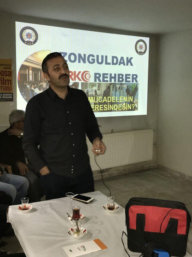 Emniyet müdürü, mahalle mahalle gezip uyuşturucunun zararlarını anlatıyor