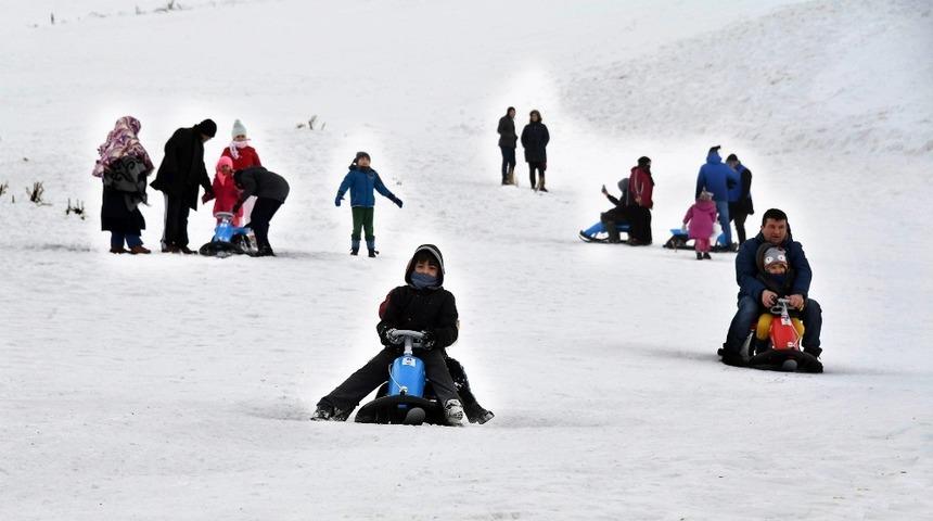 Bilgehane öğrencilerinin kayak sevinci