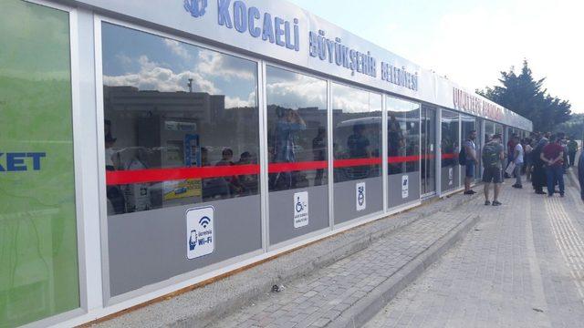 Kocaeli’de güvenli ve konforlu modern duraklar çoğalıyor