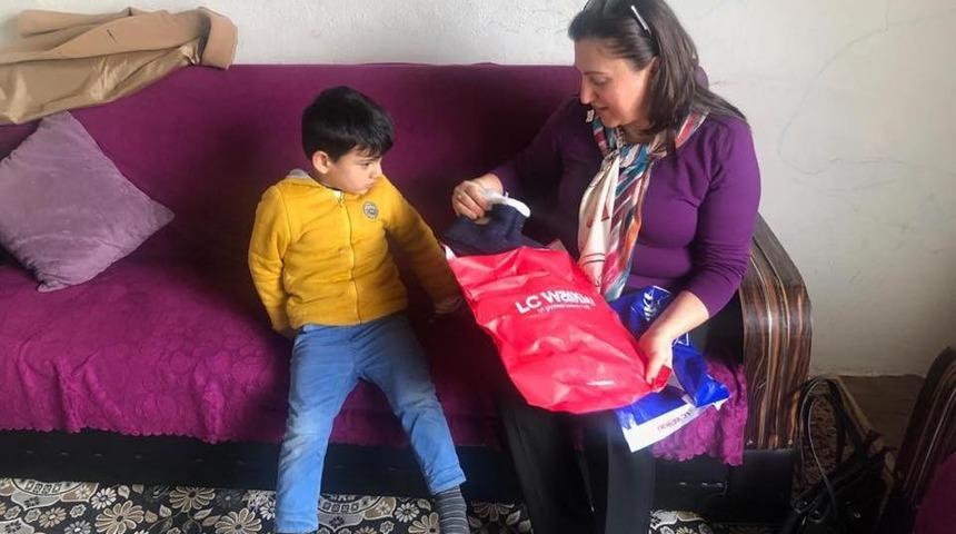 &Uuml;nl&uuml; uygun ailesini ziyaret etti