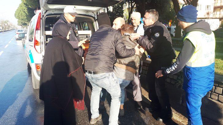 Yayaya çarpan sürücü üzüntüden yere yığıldı! G3