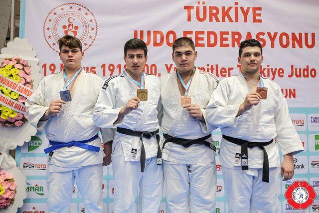 Kağıtsporlu judocular Samsun’dan 8 madalya ile döndü