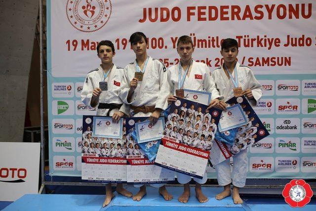 Kağıtsporlu judocular Samsun’dan 8 madalya ile döndü