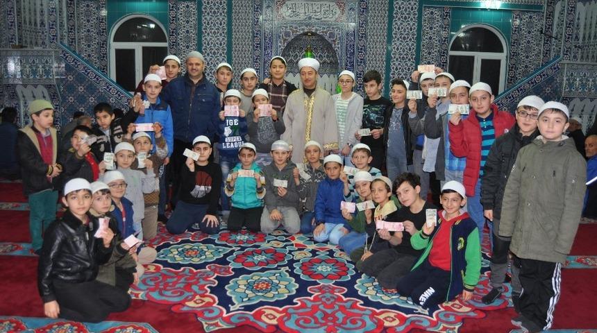Camiye gelen her &ccedil;ocuk kazandı