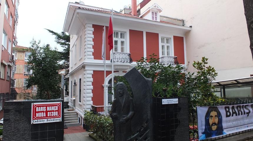 Barış Man&ccedil;o vefatının 20. yılında evinde anıldı