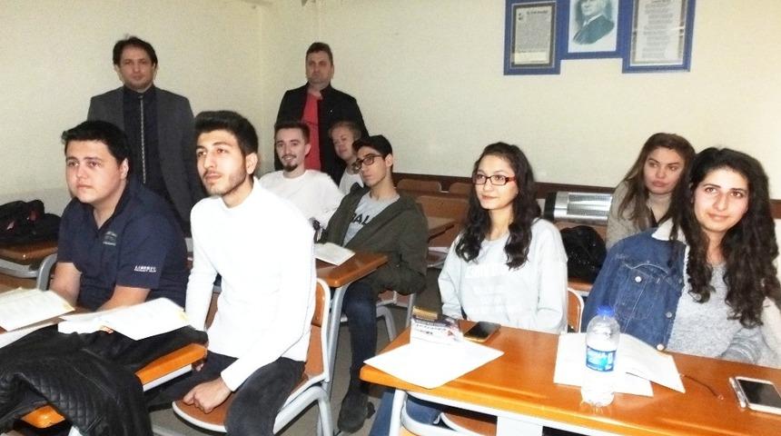 &Uuml;niversite hayali, tatil yaptırmadı