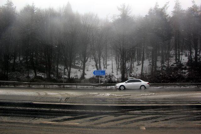 Bolu Dağı'nda kar yağışı