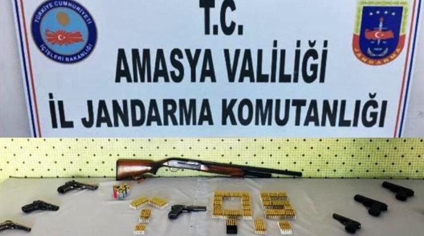 Amasya&rsquo;da silah operasyonu: 17 g&ouml;zaltı
