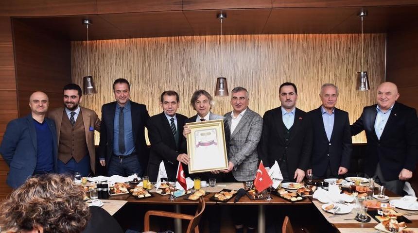 Başkan Demircan&rsquo;a teşekk&uuml;r plaketi