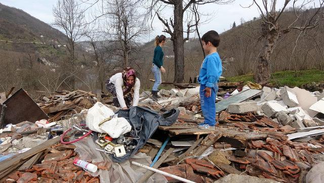 Miras kavgasında, iş makinesiyle evi yıkılan aileye sıcak yuva