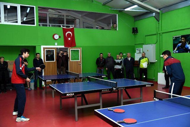 Başkan Günaydın, sporcularla bir araya geldi