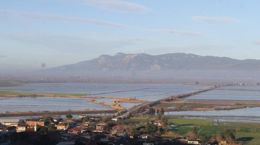 Söke Ovası 3 yıl sonra yeniden taşkın suları altında