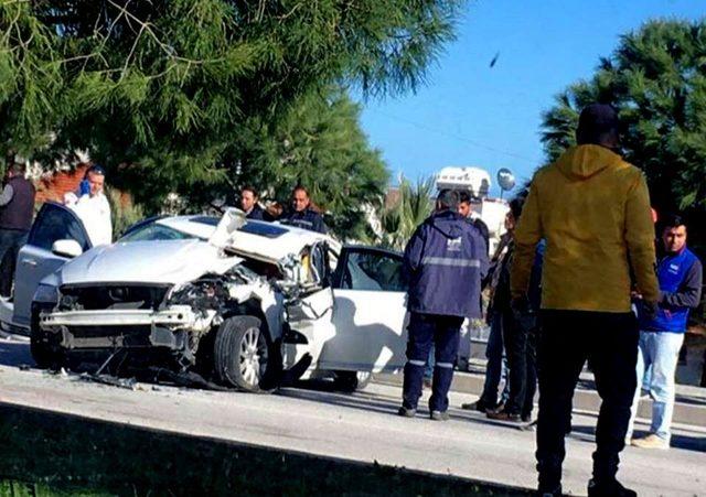 Çeşme’de, temizlik aracına arkadan çarpan sürücü yaralandı