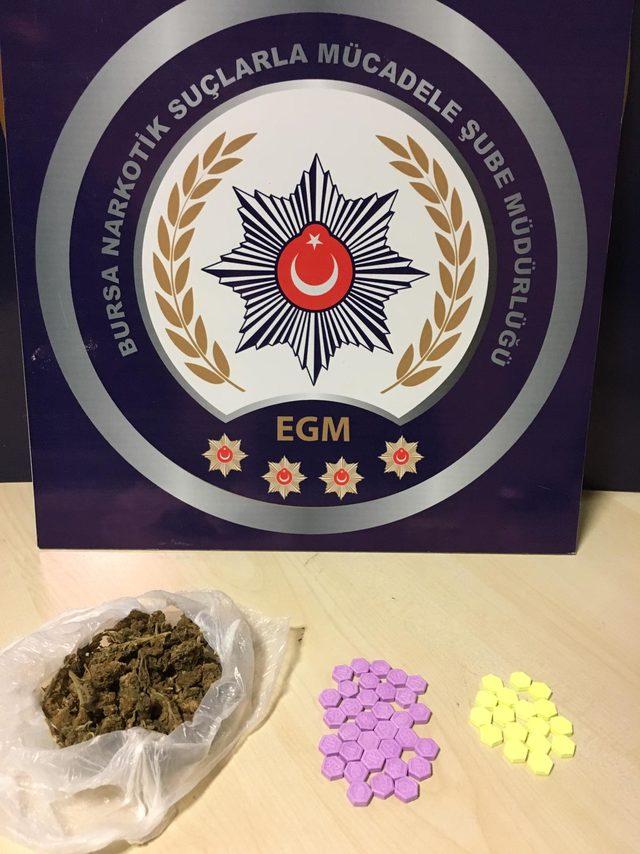 Uyuşturucuları çatıya ve su borularına saklamışlar