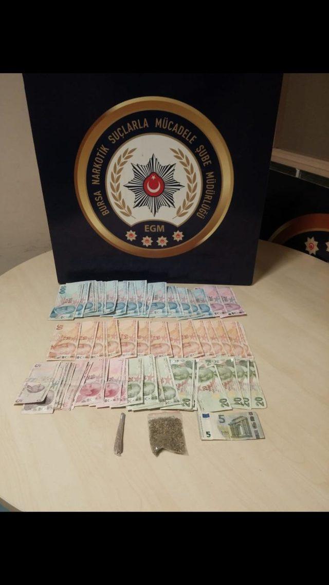 Uyuşturucuları çatıya ve su borularına saklamışlar