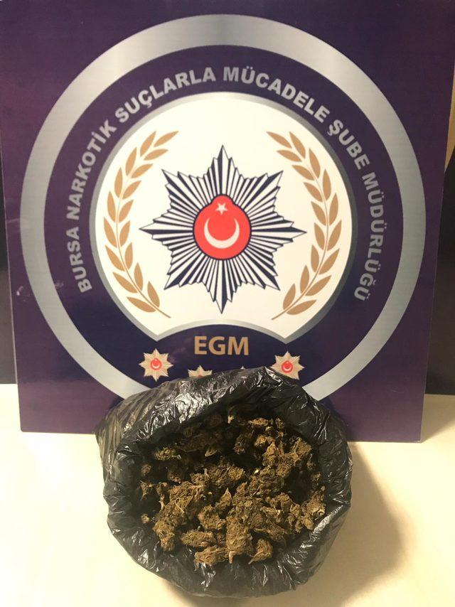 Uyuşturucuları çatıya ve su borularına saklamışlar